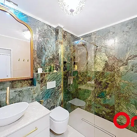 Renove Avec Terrasse Et Parking A - Fr-1-647-55 Appartement