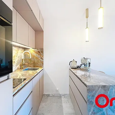 Renove Avec Terrasse Et Parking A - Fr-1-647-55