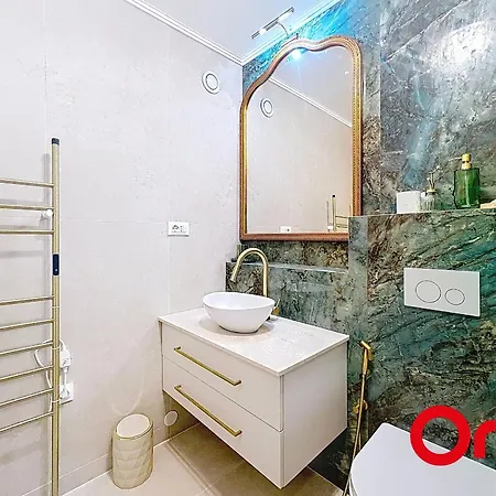 Renove Avec Terrasse Et Parking A - Fr-1-647-55 Menton