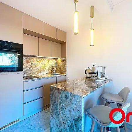 Renove Avec Terrasse Et Parking A - Fr-1-647-55