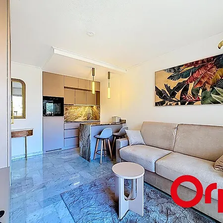 Apartamento Rénové Avec Terrasse Et Parking à - Fr-1-647-55 *