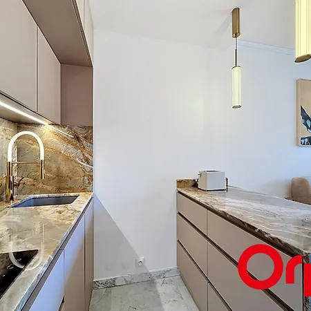 Renove Avec Terrasse Et Parking A - Fr-1-647-55 *