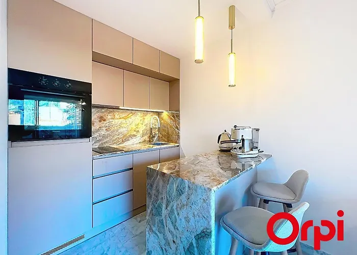 Renove Avec Terrasse Et Parking A - Fr-1-647-55